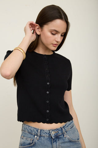 SCALLOPED SHORT SLEEVE BUTTON DOWN