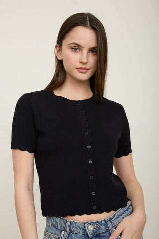 SCALLOPED SHORT SLEEVE BUTTON DOWN