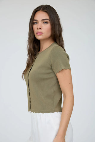 SCALLOPED SHORT SLEEVE BUTTON DOWN