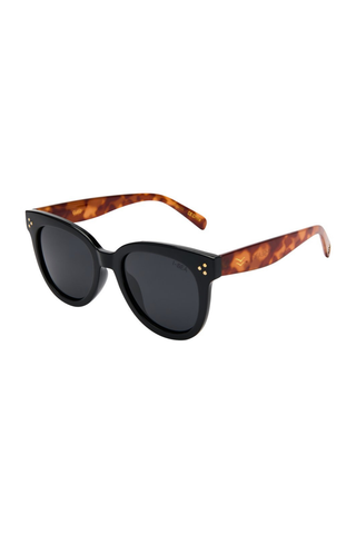 CLEO / BLACK